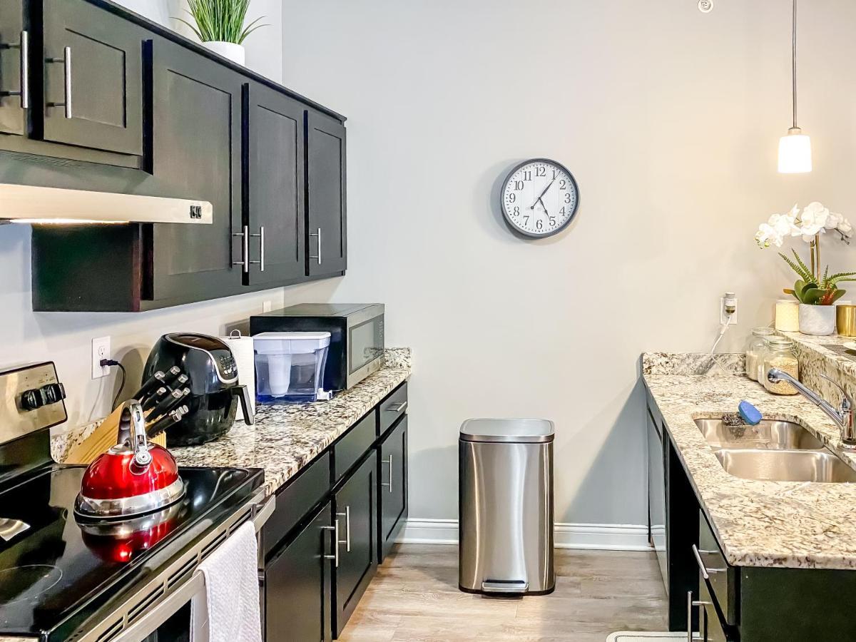 Full Kitchen,King,W/D,Netflix,2 Smart Tvs,Parking Apartment Louisville Exterior photo